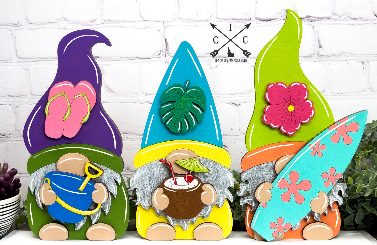 Stand Up Beach Gnomes